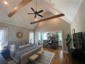 4 bedrooms, iron/ironing board, WiFi, bed sheets