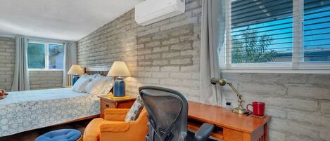 6 bedrooms, in-room safe, desk, iron/ironing board