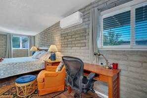 6 chambres, coffres-forts dans les chambres, bureau