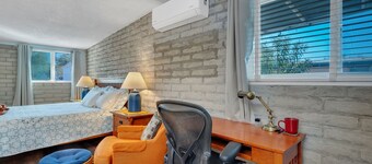Game room! Fun, sustainable 6 br for companies and families!