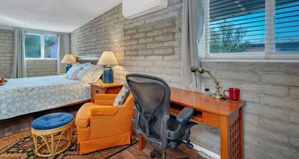 Game room! Fun, sustainable 6 br for companies and families!