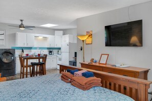 6 chambres, coffres-forts dans les chambres, bureau