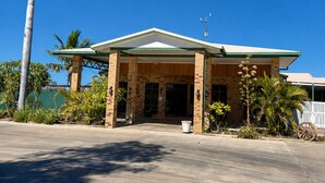 Fachada de la propiedad