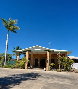 Fachada de la propiedad