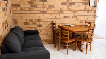 Familienzimmer | Wohnbereich | Flachbildfernseher