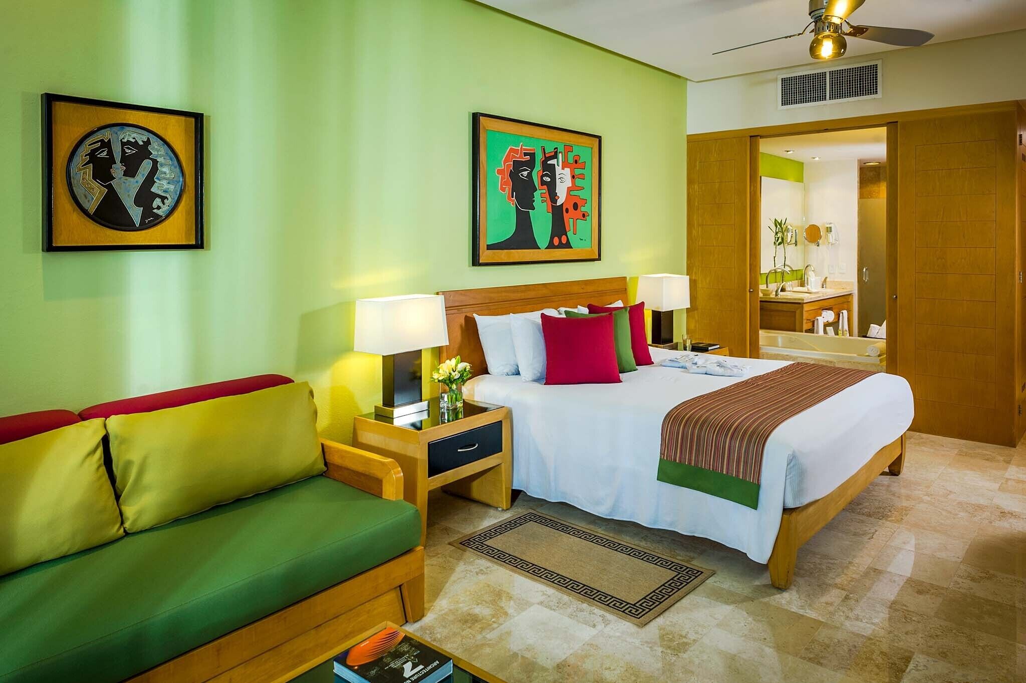 In-room safe, blackout drapes, free WiFi