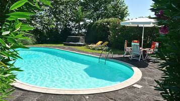 Outdoor pool, pool umbrellas, sun loungers