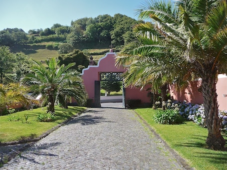 Entrada interior. Solar de Lalem