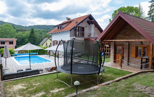 Nice home in Novo Zvecevo with sauna