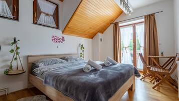 5 bedrooms, in-room safe, iron/ironing board, travel crib