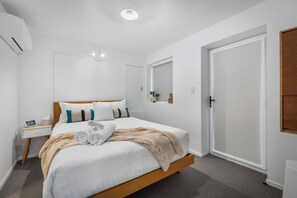 2 chambres, bureau, fer et planche à repasser, accès au Wi-Fi (inclus)