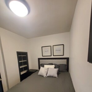 2 Schlafzimmer, Schreibtisch, Bügeleisen/Bügelbrett, WLAN
