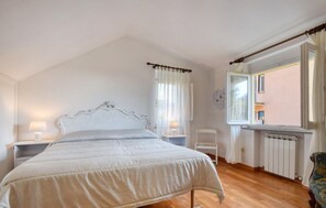 3 bedrooms, iron/ironing board, travel cot, free WiFi