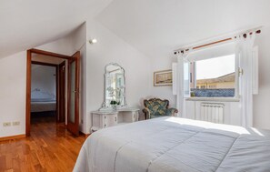 3 bedrooms, iron/ironing board, travel cot, free WiFi