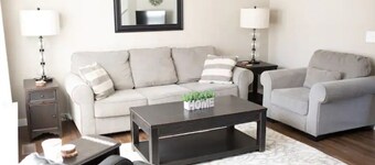 Modern Townhouse Walking Distance to Downtown