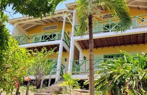 Exterior - Turtle Cottage-Beach View (Woodford)