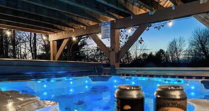 Oasis ~Lavish Lake Harmony Beauty-2 Gamerooms, Private Theatre, firepit, hot tub