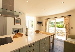 Interior - Spectacular views over Newport Bay, Parrog, Nevern Estuary, and the Preseli Mountains (Newport)