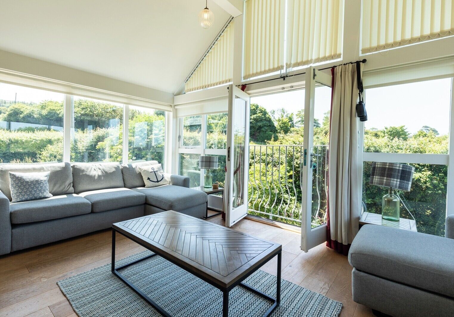 Televisor intel·ligent i reproductor de DVD 