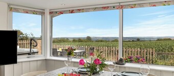 A cosy countryside cottage with a hot tub under the stars...
