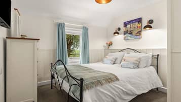3 chambres, fer et planche à repasser, lit de bébé portatif