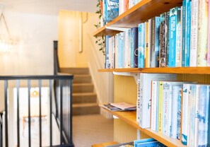 Interior - Light & spacious holiday home with comfort & design at its core (Newport)