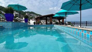 Outdoor pool, a heated pool
