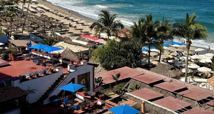 Escape from it all! Ocean view condo at La Palapa on famous Los Muertos Beach