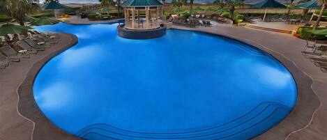 Piscine couverte, piscine extérieure