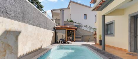 Outdoor pool, pool loungers