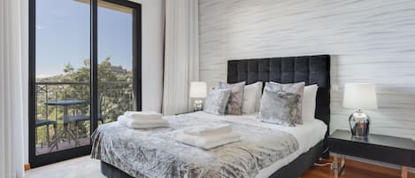 3 bedrooms, Egyptian cotton sheets, premium bedding, down duvets