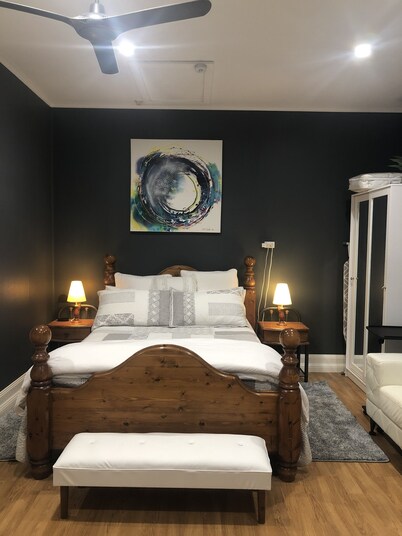 Maple Leaf Cottage - Pet Friendly, special rates for extended stays