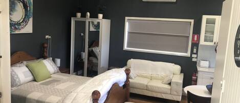 1 bedroom, soundproofing, iron/ironing board, WiFi