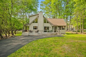 Exterior - Cozy Chalet Style Home, Walk to Lake Harmony (Lake Harmony)