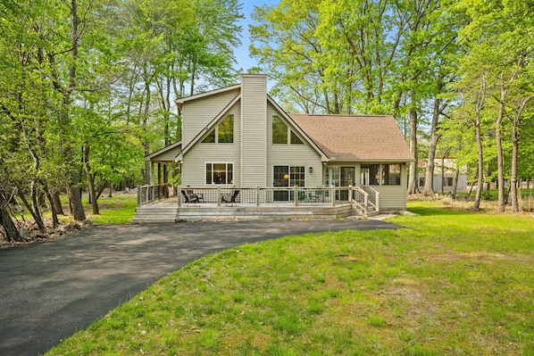 Exterior - Cozy Chalet Style Home, Walk to Lake Harmony (Lake Harmony)