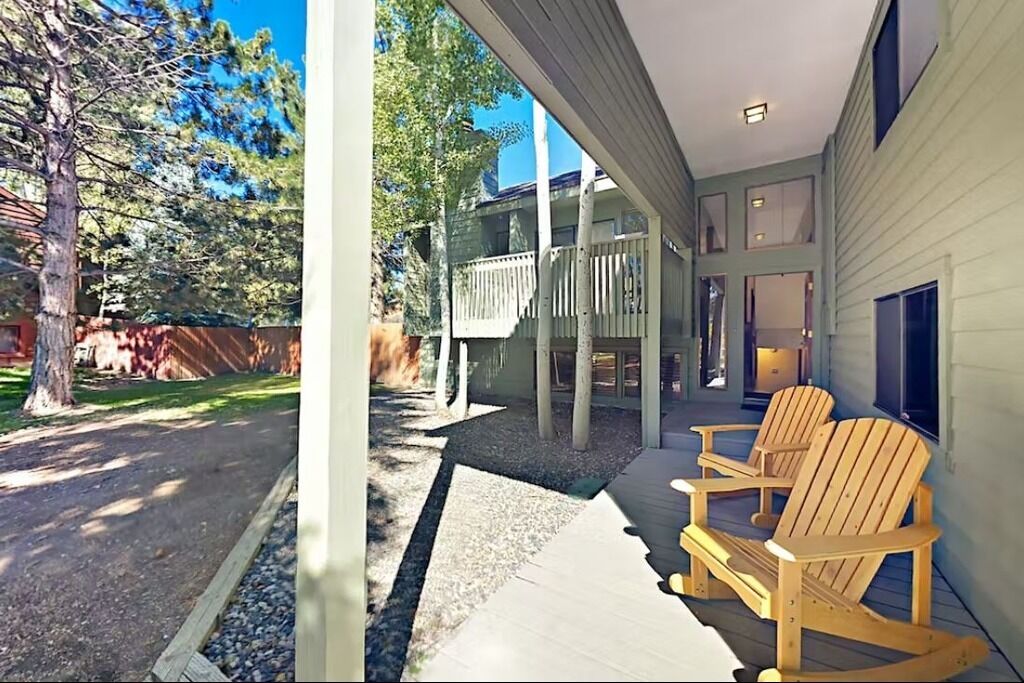 Mountain Hideaway - Hot Tub, 3 Living Areas, 5 min. to Shop/Ski