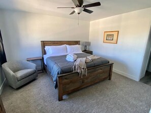 3 habitaciones, tabla de planchar con plancha, wifi y ropa de cama 