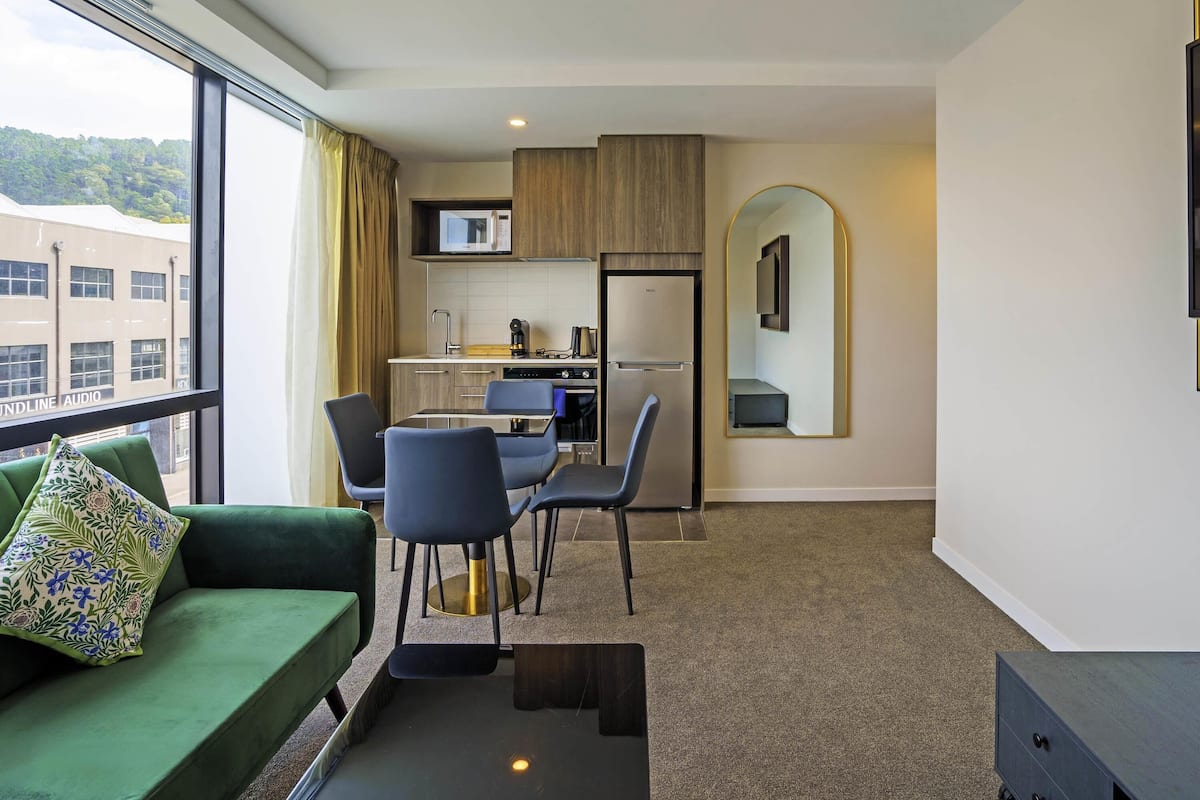 In-room safe, laptop workspace, iron/ironing board, free WiFi