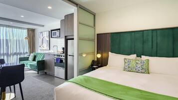 Standard 1 Bedroom 1 King Bed | 1 bedroom, in-room safe, laptop workspace, iron/ironing board