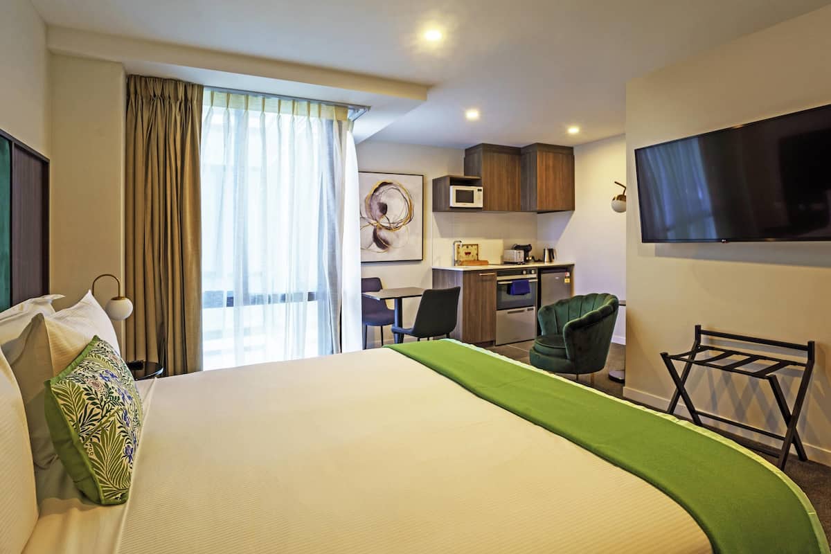 Studio, 1 King Bed | 1 bedroom, in-room safe, laptop workspace, iron/ironing board