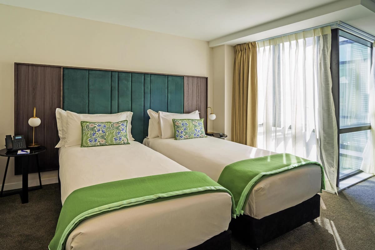 Studio, 2 Single Beds | 1 bedroom, in-room safe, laptop workspace, iron/ironing board