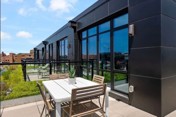 Penthouse Elite, 2 kamar tidur, pemandangan kota | Teras/patio