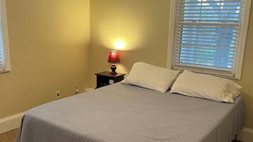 6 camere, una scrivania, ferro/asse da stiro, culla da viaggio