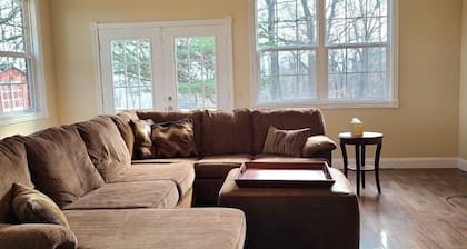 Spacious and private home. Located 2 miles from the Creation Museum. Sleeps 14.