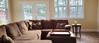 Spacious and private home. Located 2 miles from the Creation Museum. Sleeps 14.