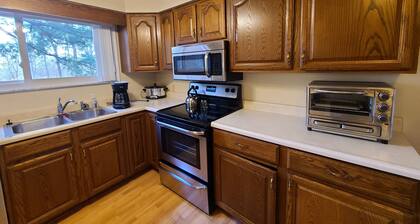 Spacious and private home. Located 2 miles from the Creation Museum. Sleeps 14.