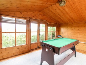 Cottage | Game room - Vintner's Cottage (Norwich)