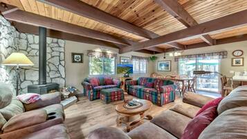 House, 3 Bedrooms | Living area