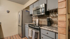 Condo (1 Bedroom) | Private kitchen | Fridge, microwave, oven - Charming 1-bdrm Condo Steps to Old Town Scottsdale (Scottsdale)