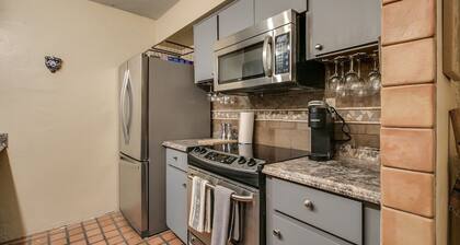 Charming 1-bdrm Condo Steps to Old Town Scottsdale
